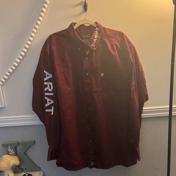 Ariat Men's Deep Red Casual Button Down Shirt - Picture 1 of 1